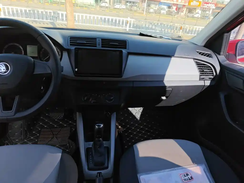 Skoda Fabia — миниатюра 13