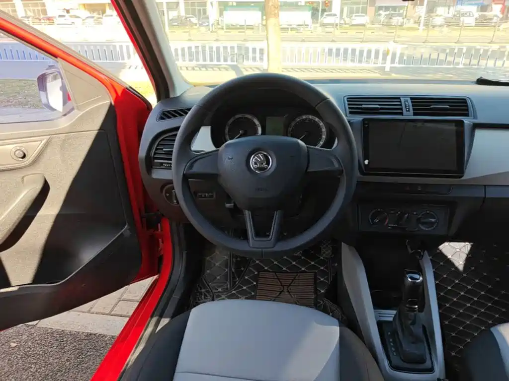 Skoda Fabia — миниатюра 11
