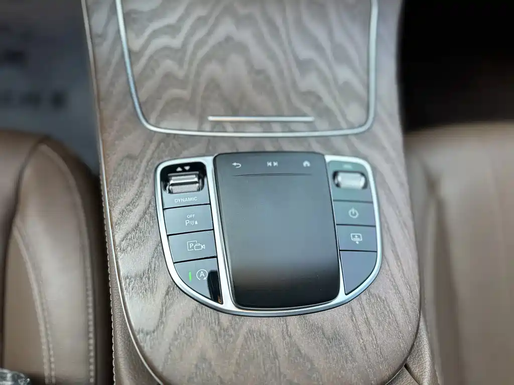 Mercedes-Benz E-Class — миниатюра 7