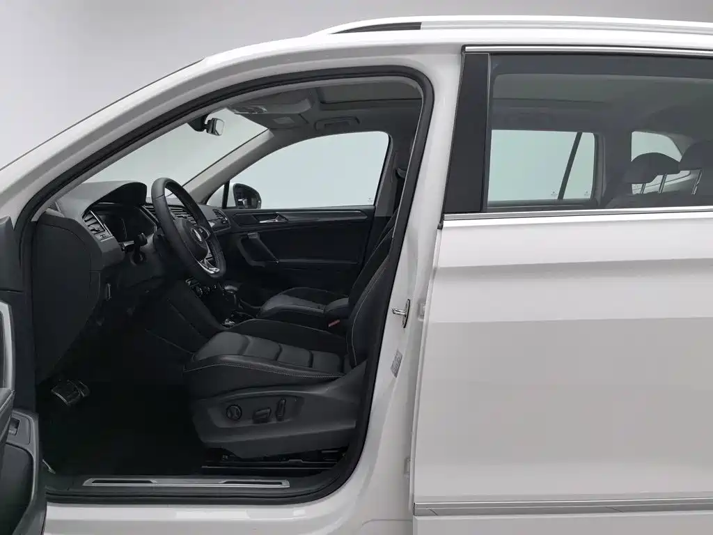 Volkswagen Tiguan L — миниатюра 10