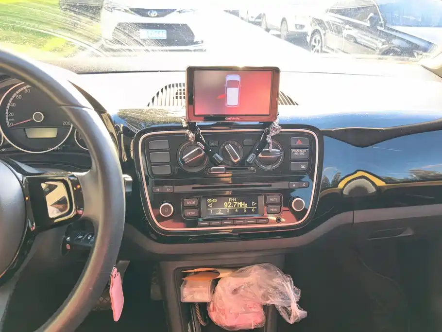 Volkswagen up! — миниатюра 13