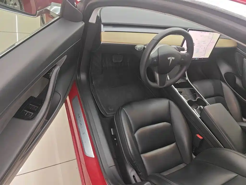 Tesla Model 3 — миниатюра 16
