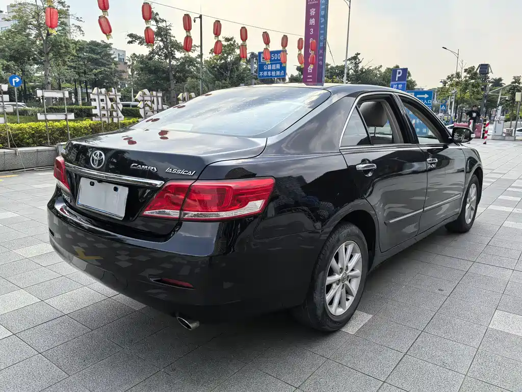 Toyota Camry — миниатюра 5