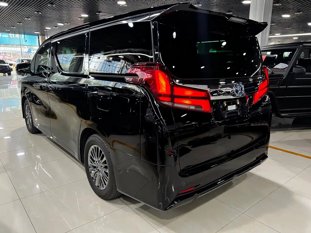 Toyota Alphard — миниатюра 17