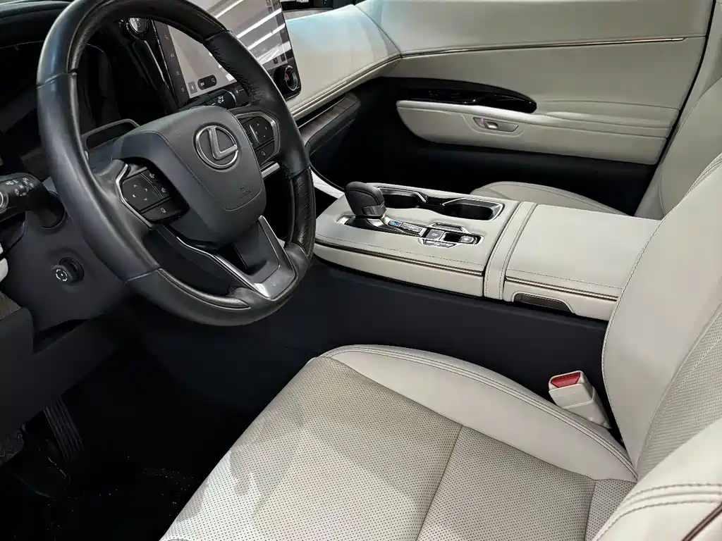 Lexus LM — миниатюра 8