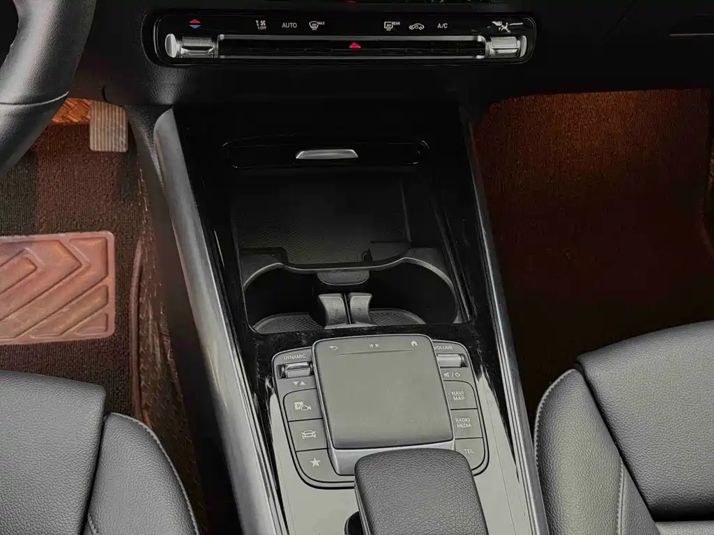 Mercedes-Benz GLA — миниатюра 16