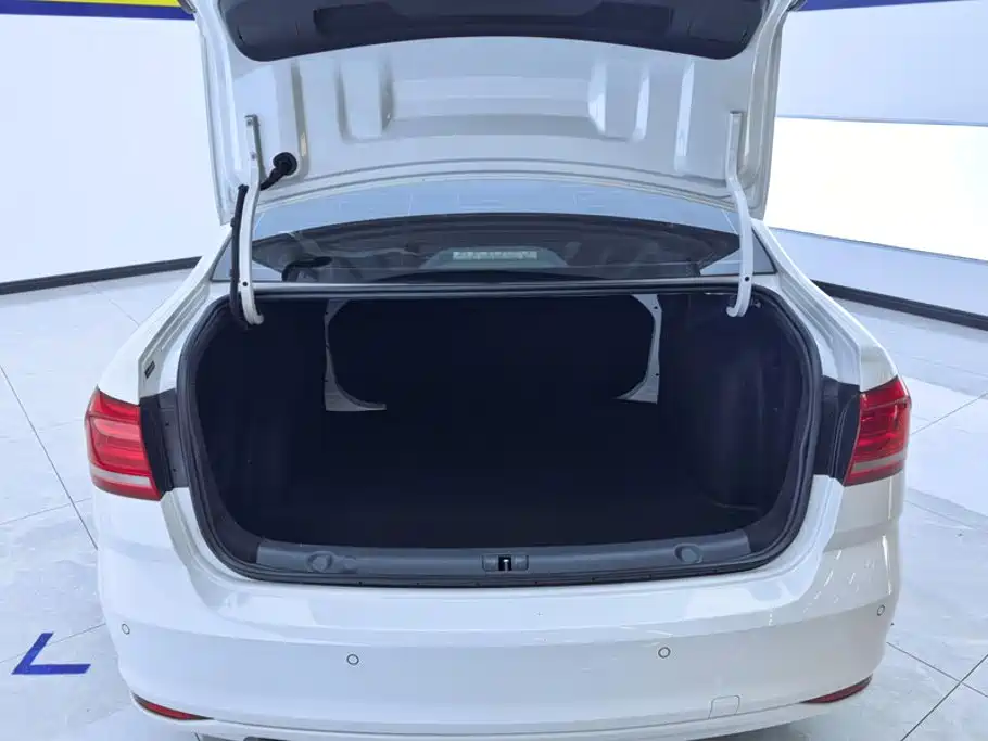 Volkswagen Lavida — миниатюра 4