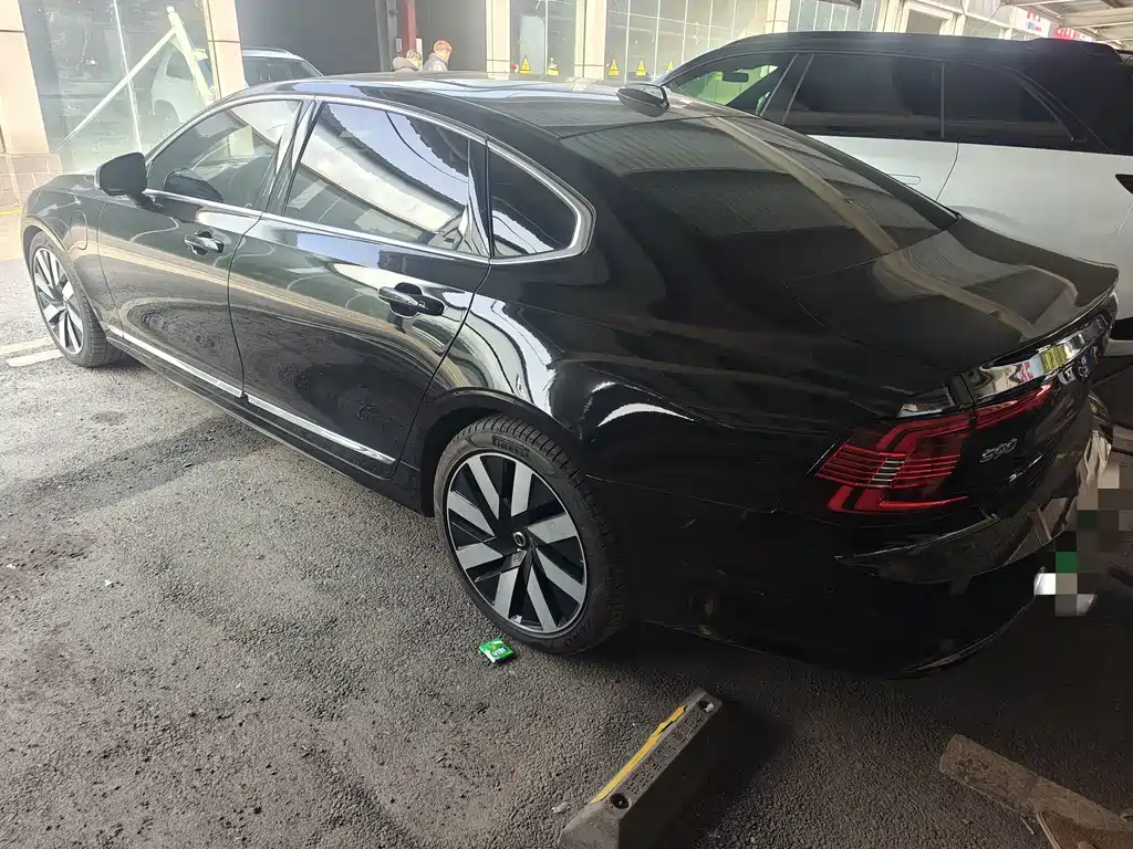 VOLVO S90 PLUG IN HYBRID