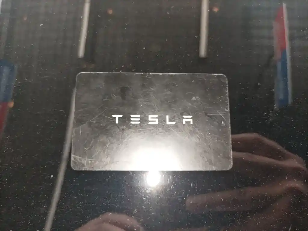 Tesla Model Y — миниатюра 9