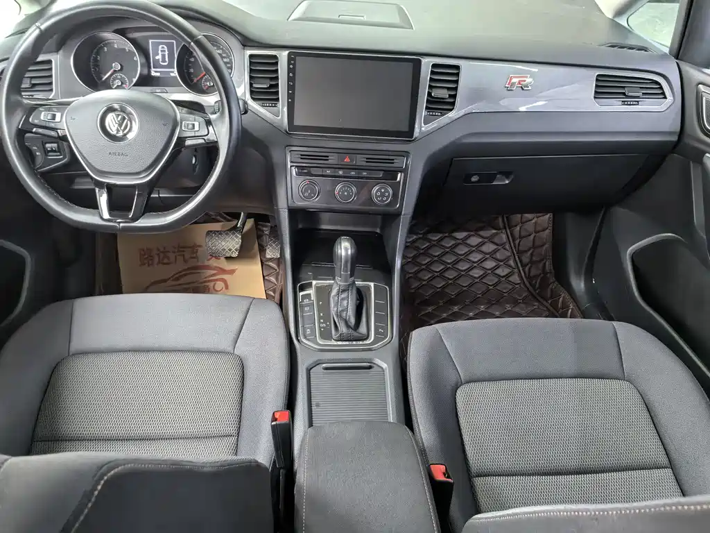 Volkswagen Golf · 2016 230TSI AT