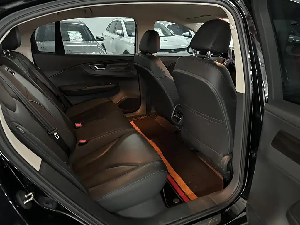 Hongqi Hongqi E-QM5 — миниатюра 17