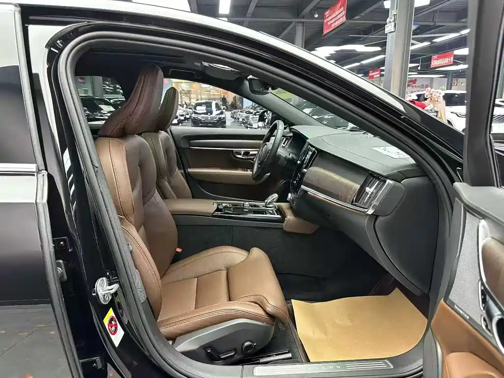 VOLVO S90 PLUG IN HYBRID