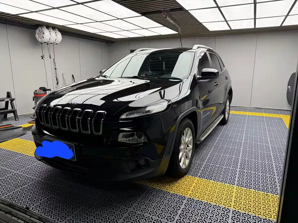 Jeep Cherokee — миниатюра 2