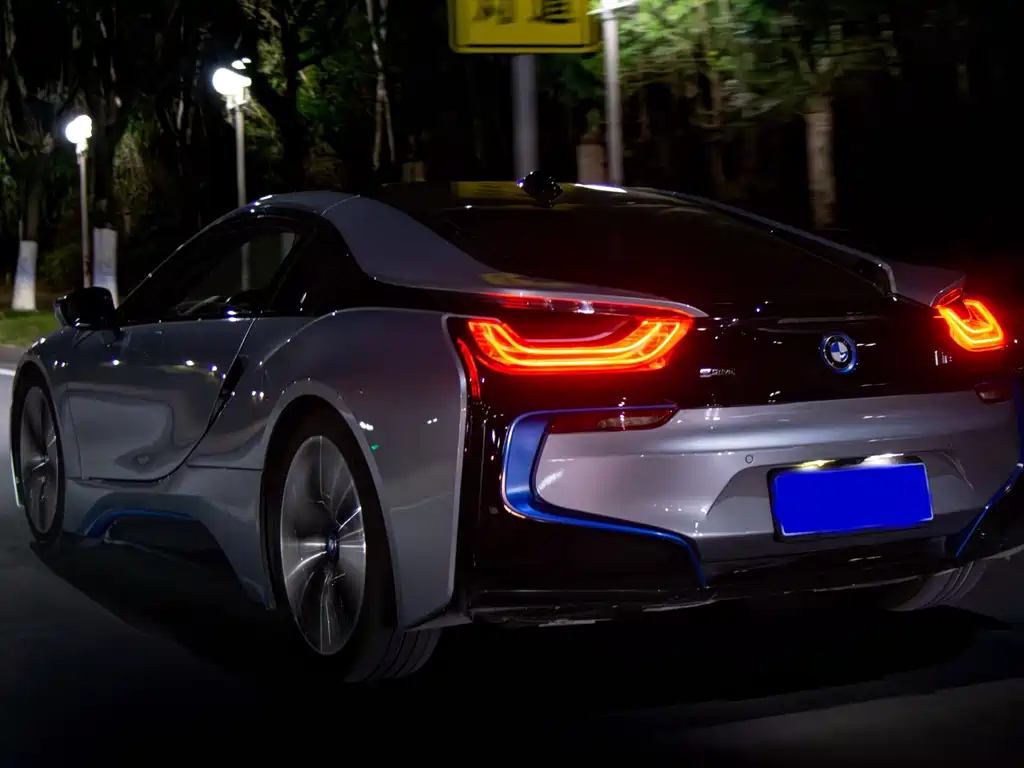 BMW I8