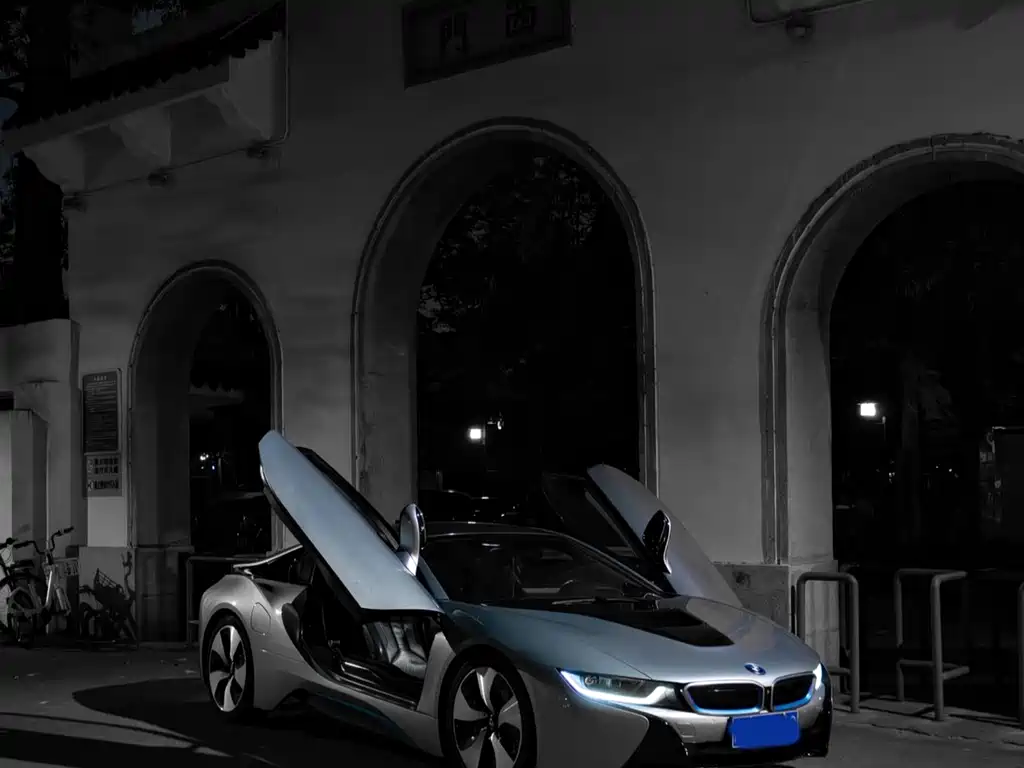 BMW I8