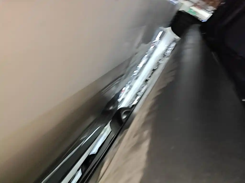 Tesla Model Y — миниатюра 21