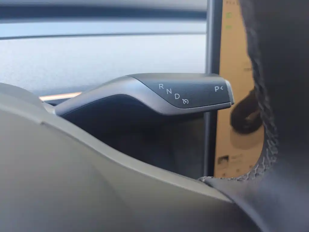 Tesla Model Y — миниатюра 14