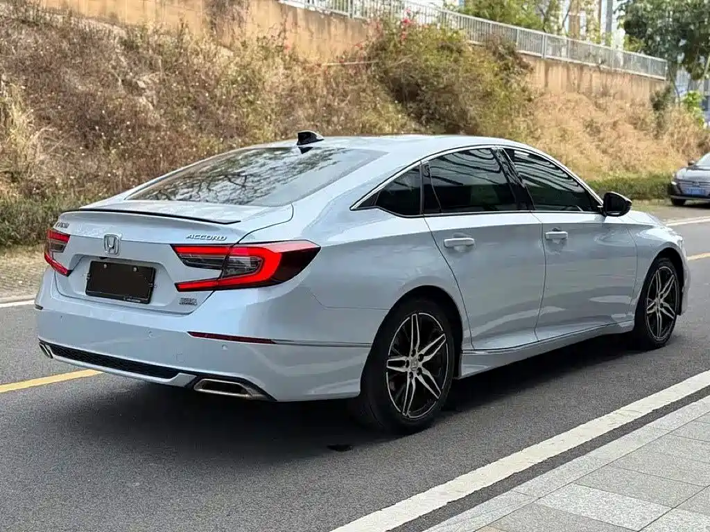 Honda Accord — миниатюра 7