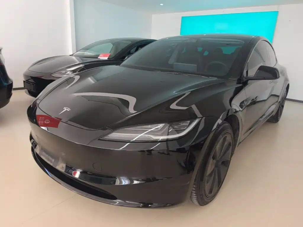 Tesla Model 3 — миниатюра 2
