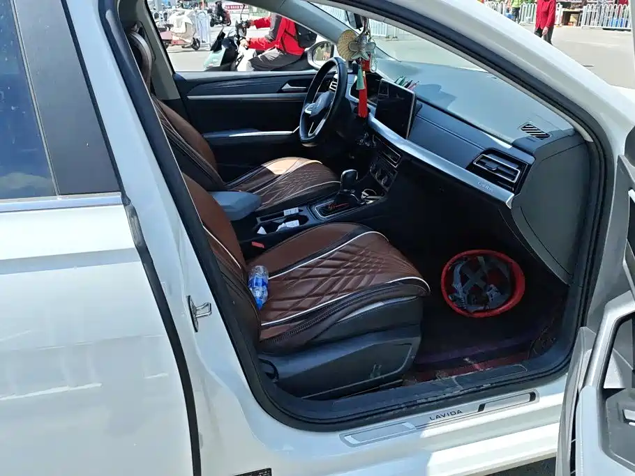 Volkswagen Lavida — миниатюра 8