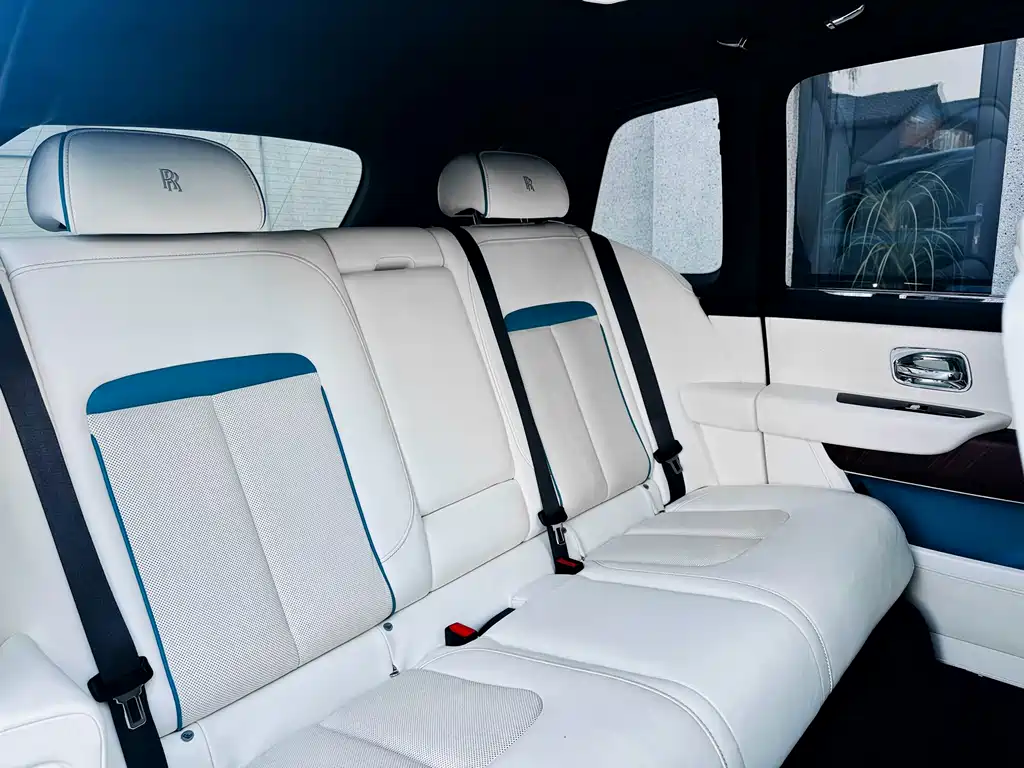 Rolls-Royce Cullinan — миниатюра 10