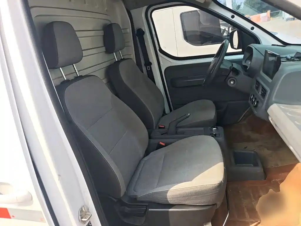 Wuling Yangguang — миниатюра 25