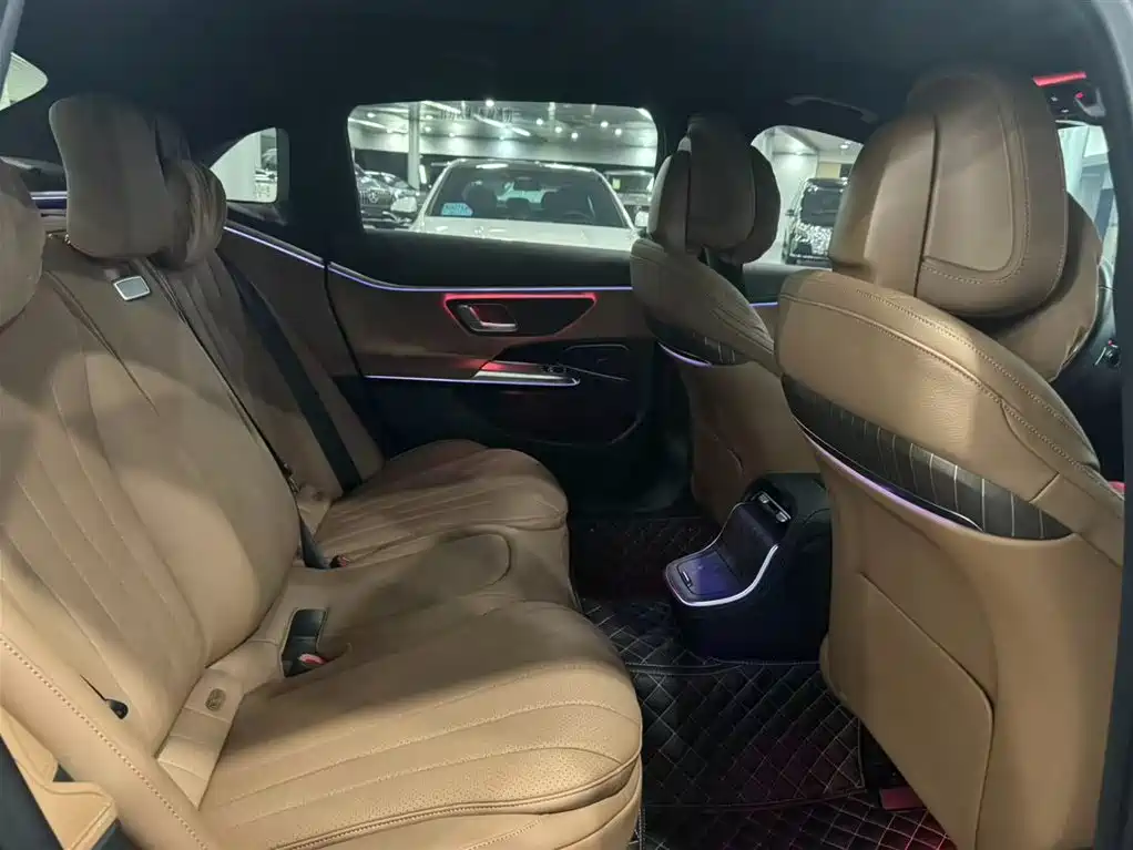Mercedes-Benz E-Class — миниатюра 16