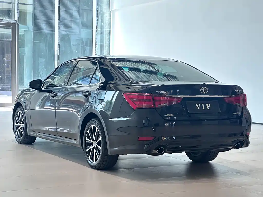 Toyota Crown — миниатюра 7