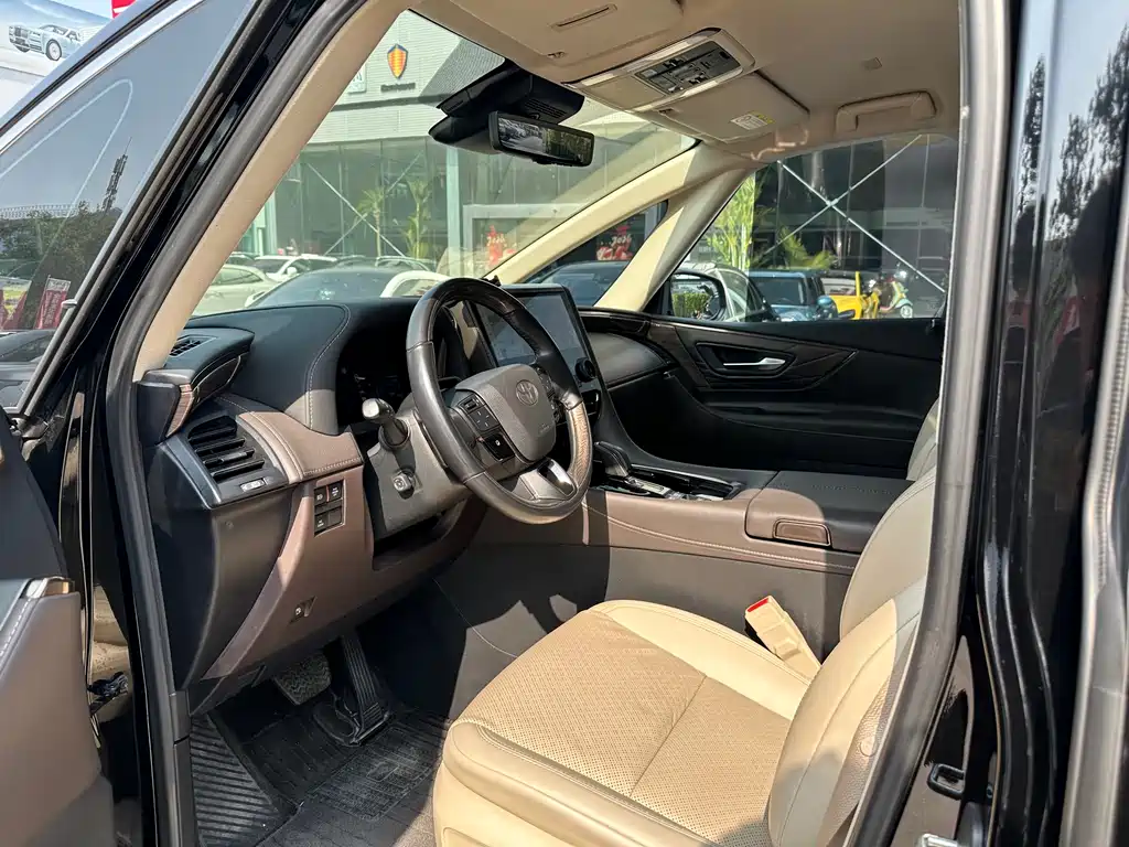 Toyota Alphard — миниатюра 6