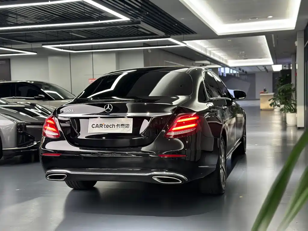 Mercedes-Benz E-Class — миниатюра 6