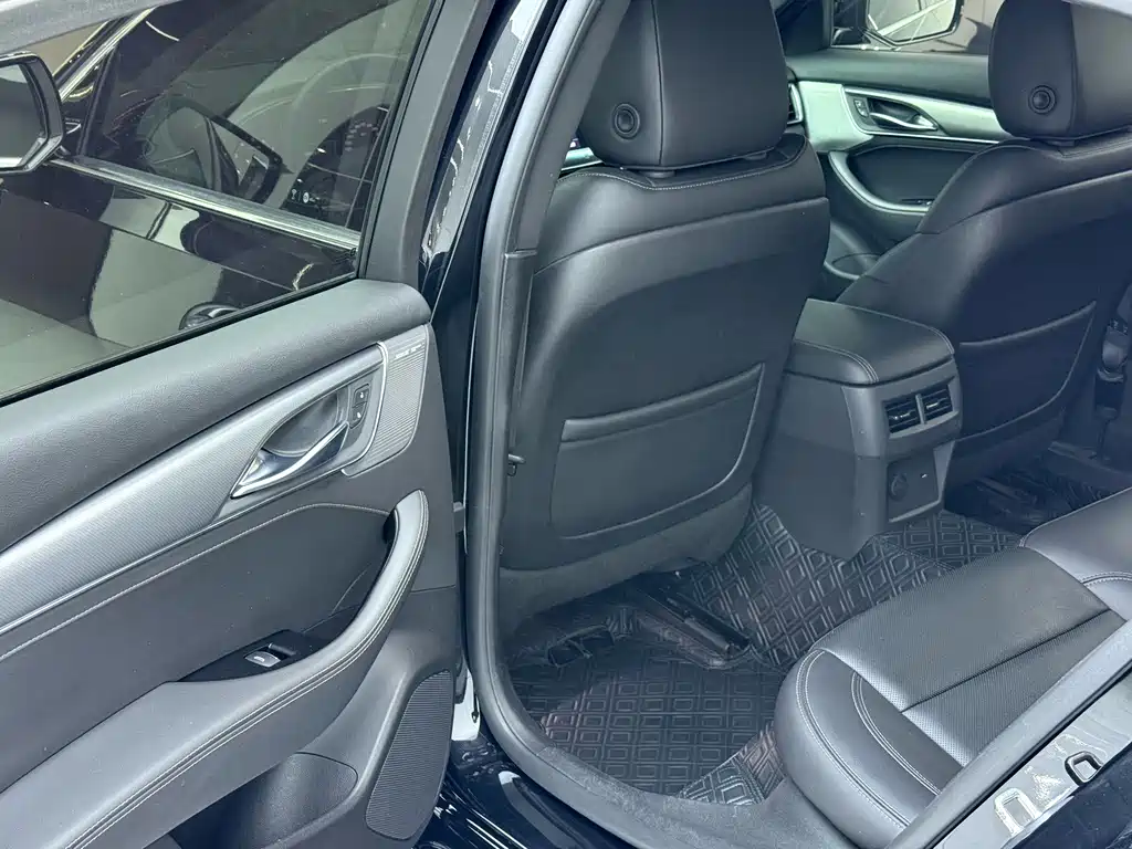 Cadillac CT5 — миниатюра 8