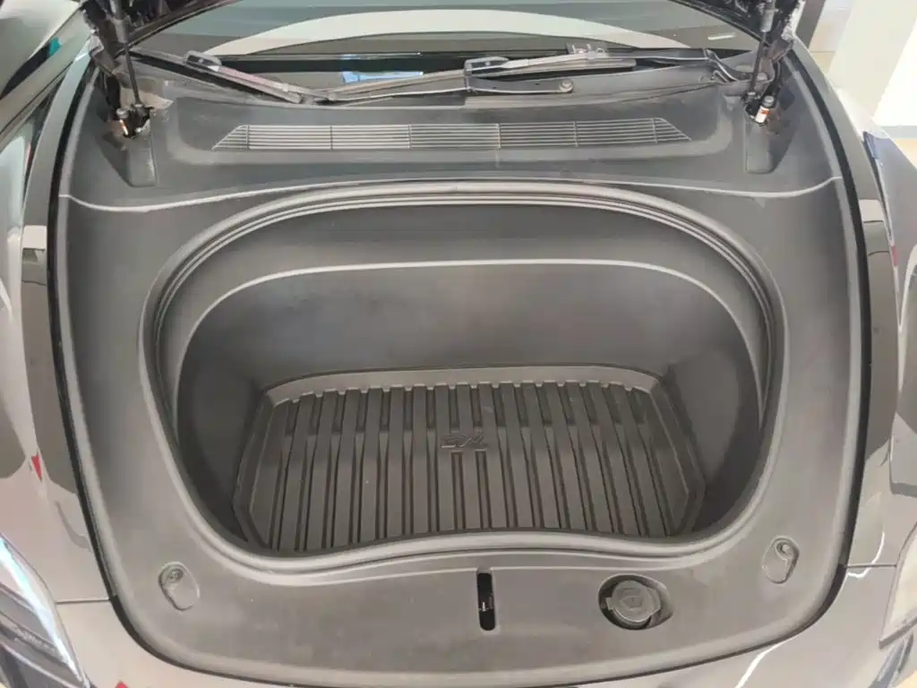 Tesla Model 3 — миниатюра 20