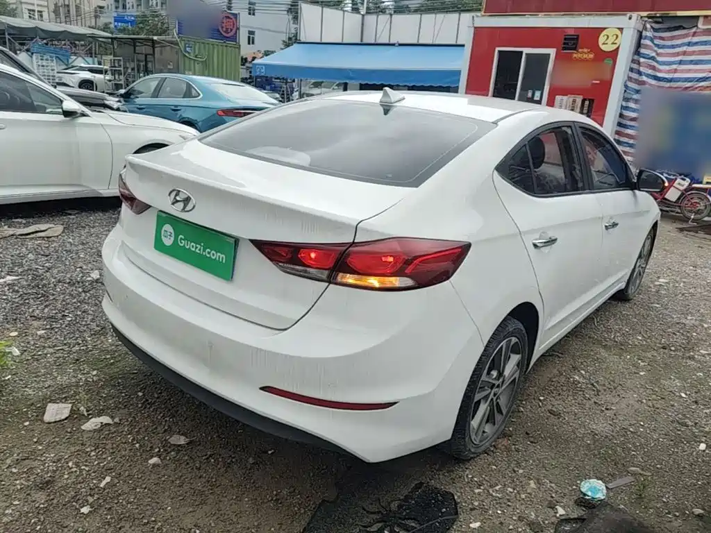 Hyundai Elantra — миниатюра 7