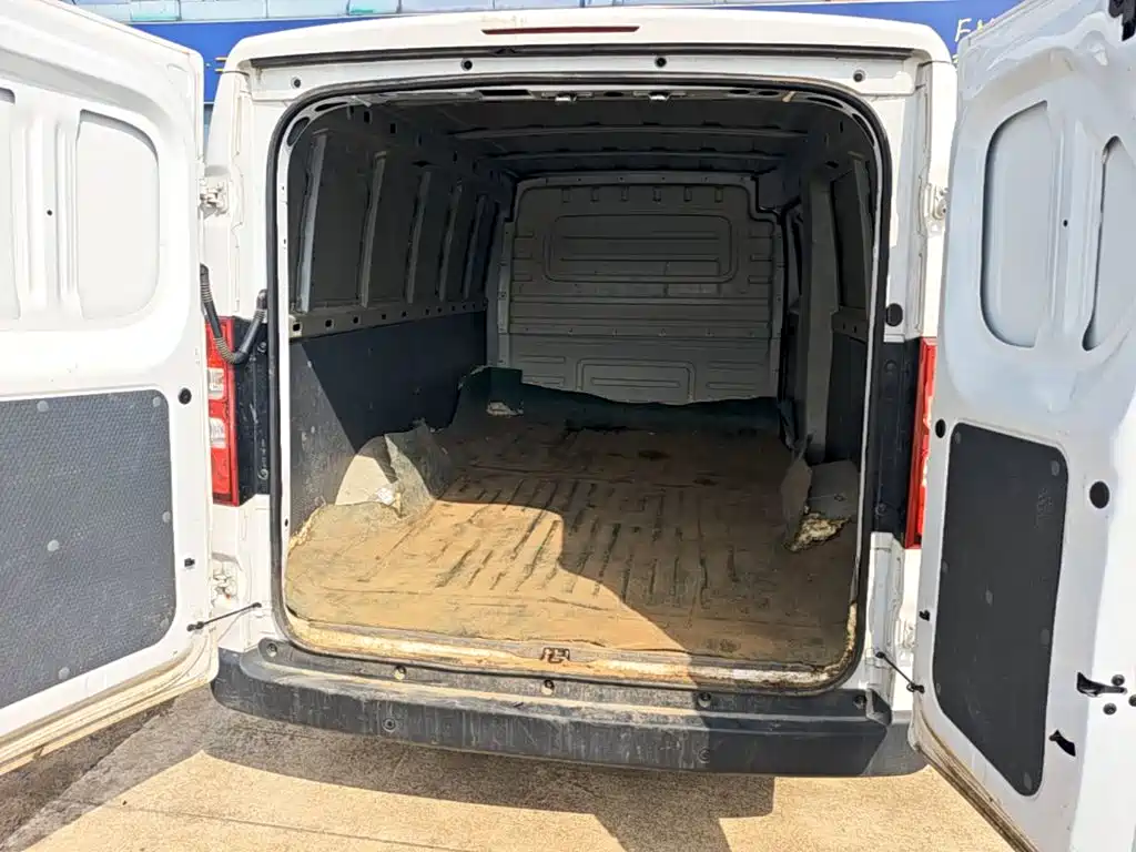 Wuling Yangguang — миниатюра 19