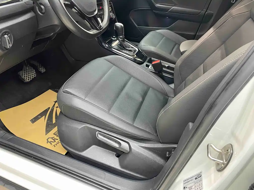 Volkswagen T-Roc — миниатюра 3