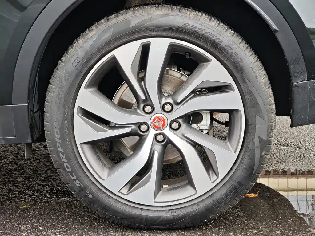 Jaguar E-PACE — миниатюра 8