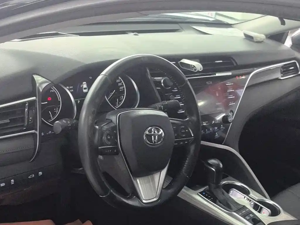 Toyota Camry — миниатюра 10