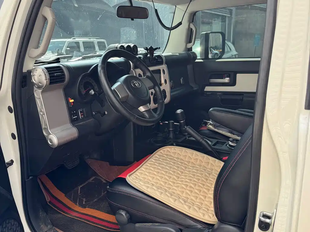 Toyota FJ Cruiser — миниатюра 7