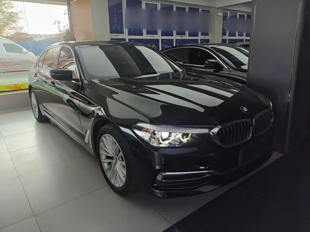 BMW 5 Series — миниатюра 4