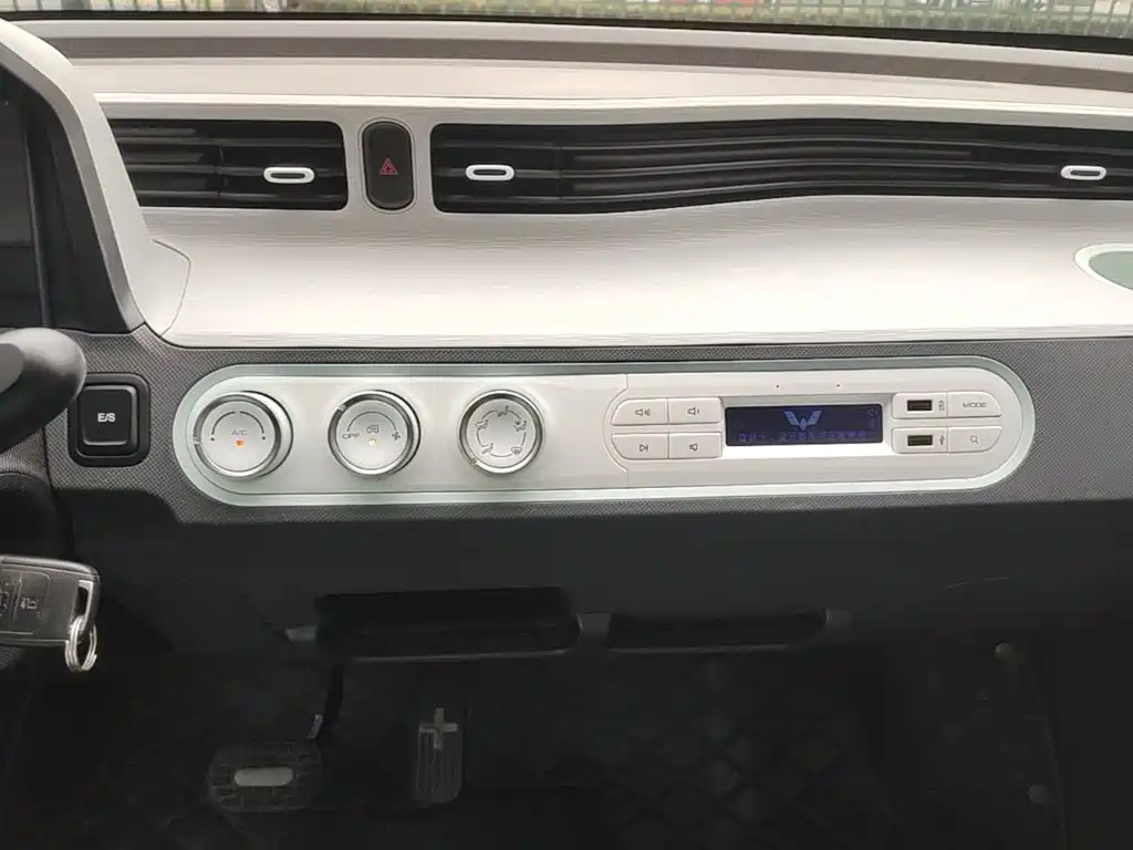 Wuling MINIEV — миниатюра 13