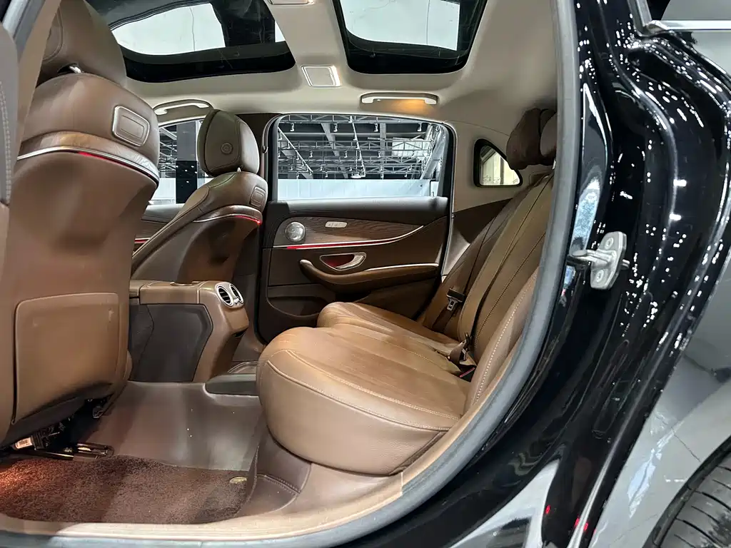Mercedes-Benz E-Class — миниатюра 14