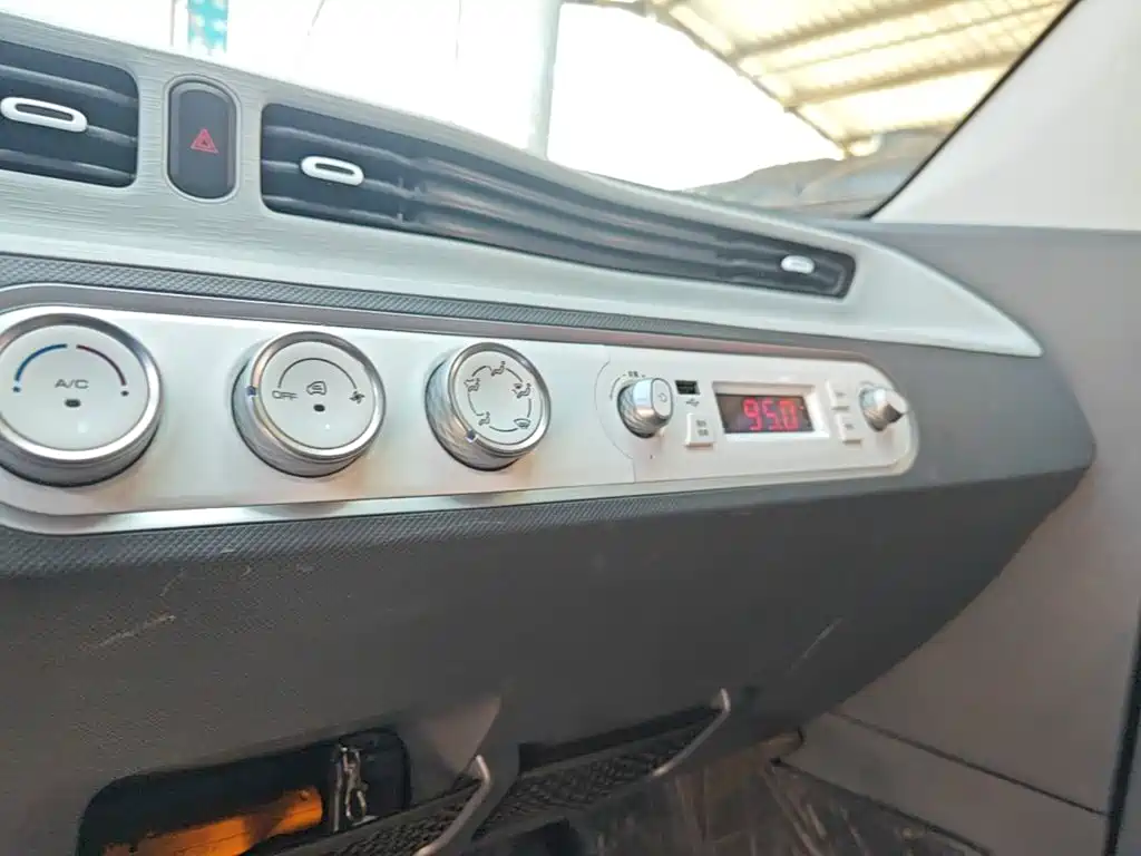Wuling MINIEV — миниатюра 13