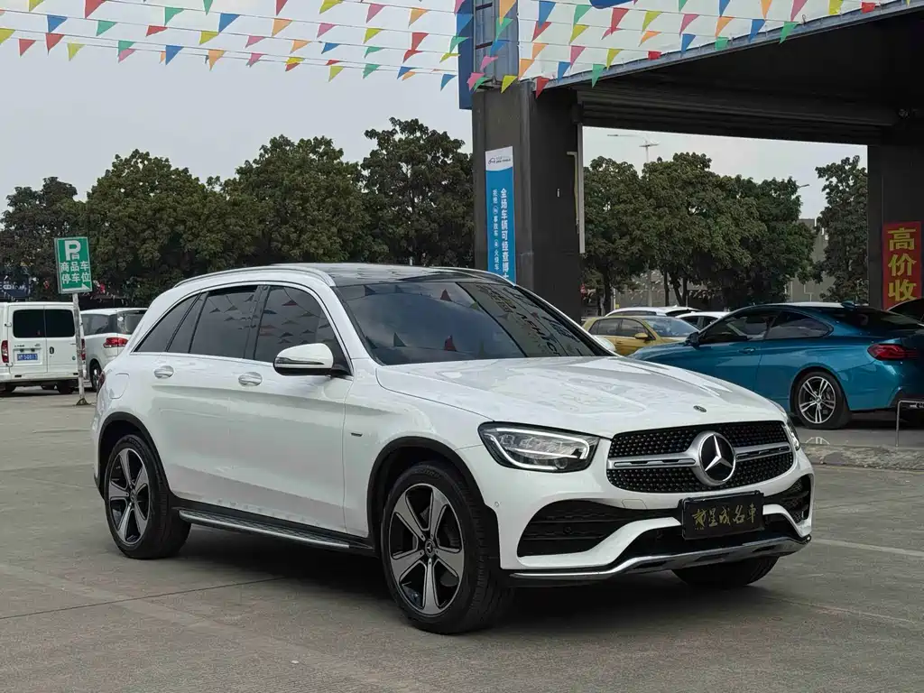 MERCEDES-BENZ GLC
