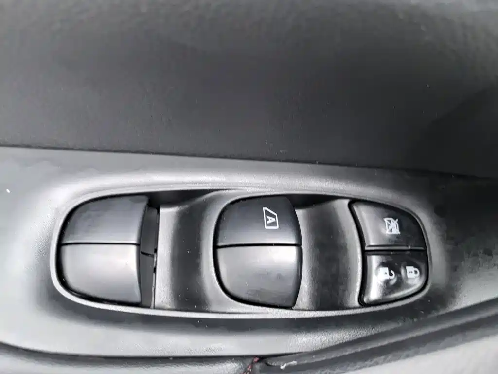 Nissan Qashqai — миниатюра 9