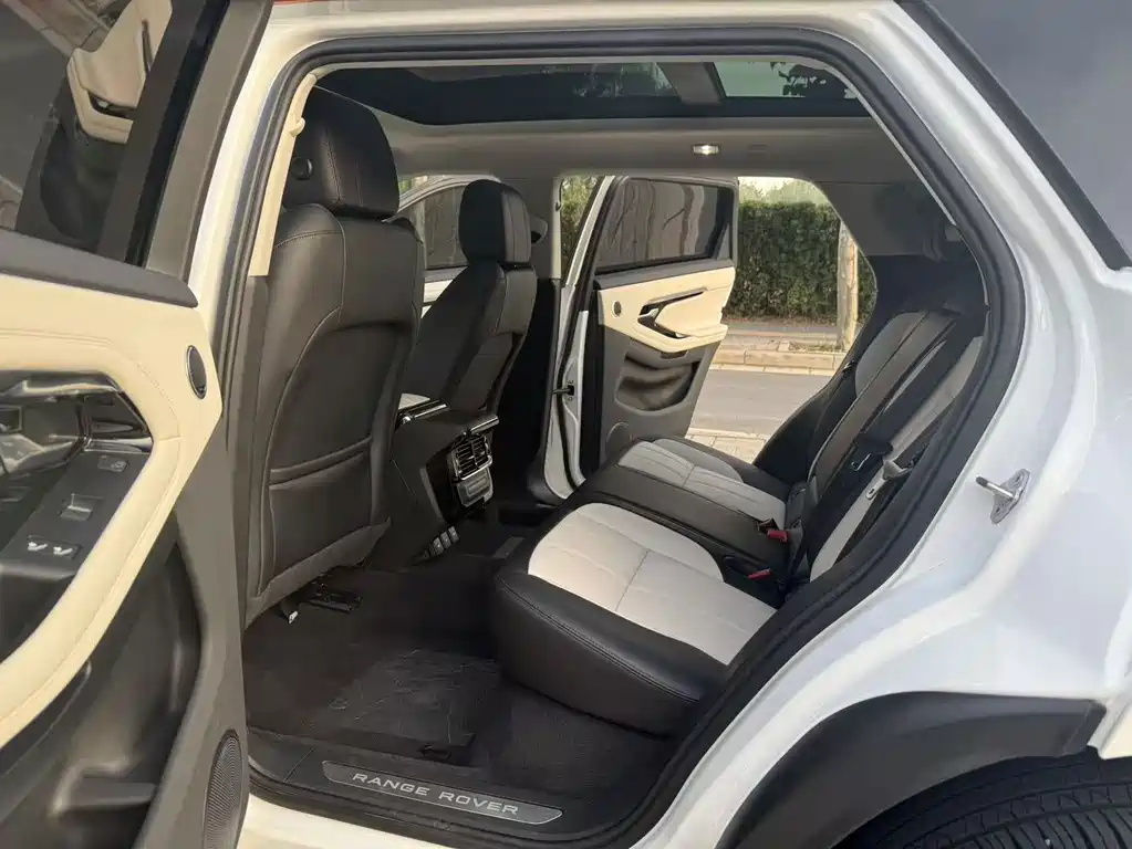 Land Rover Evoque PHEV — миниатюра 10