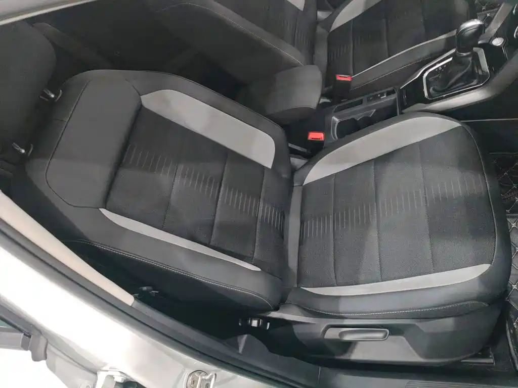 Volkswagen T-Roc — миниатюра 3