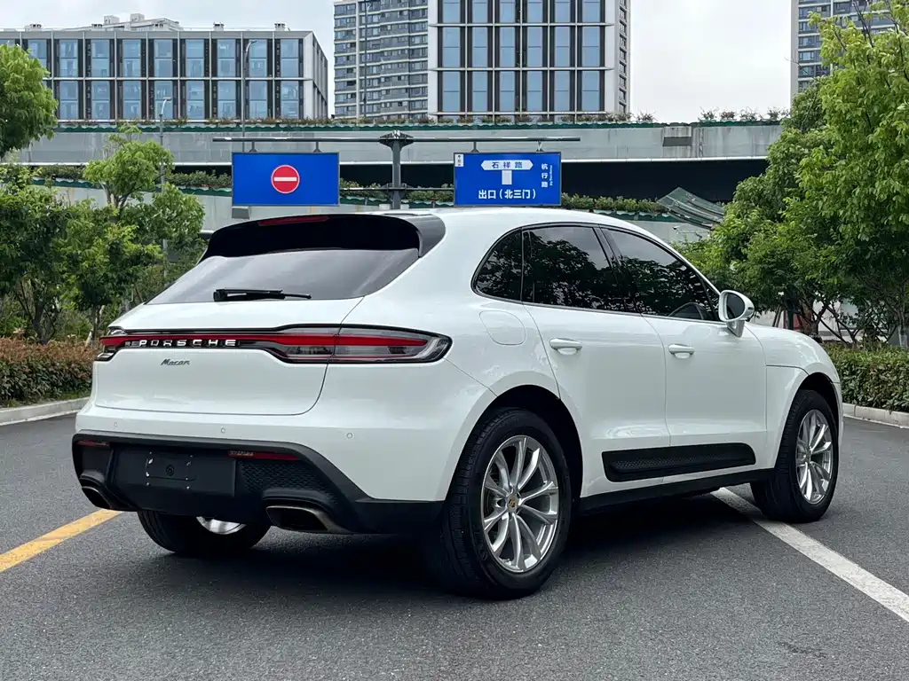 Porsche Macan — миниатюра 13