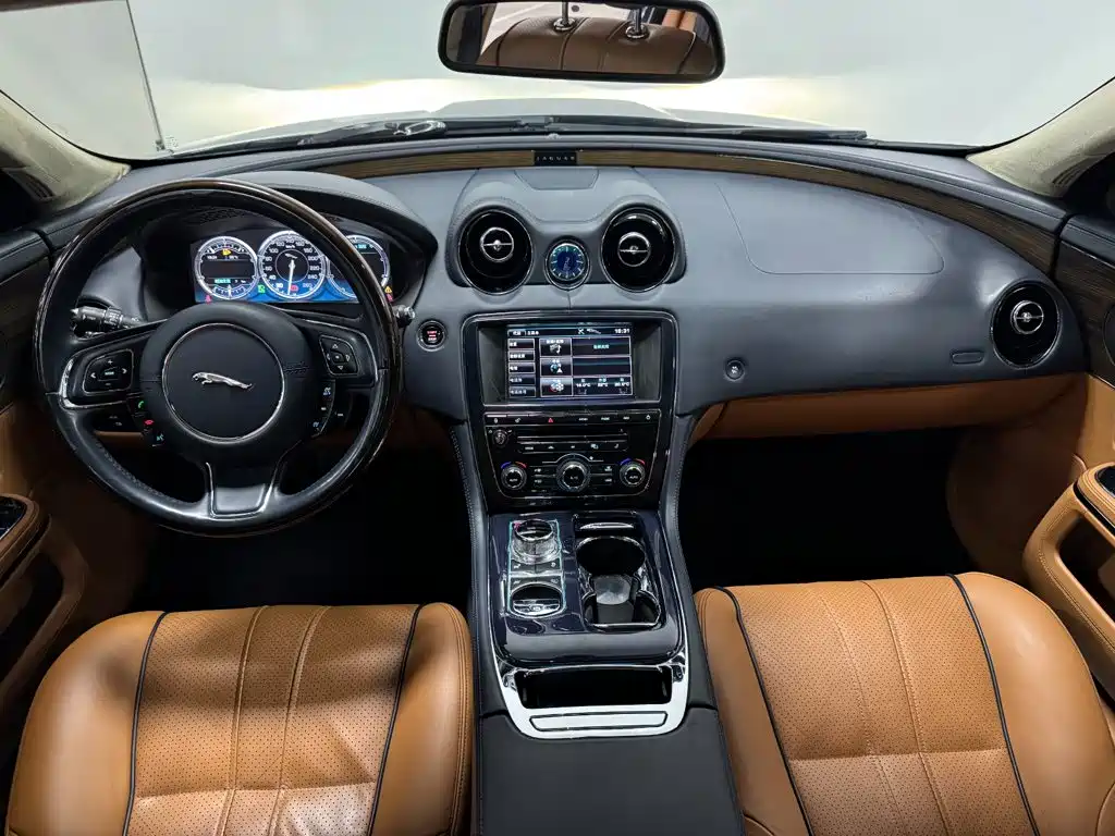 Jaguar XJ — миниатюра 9