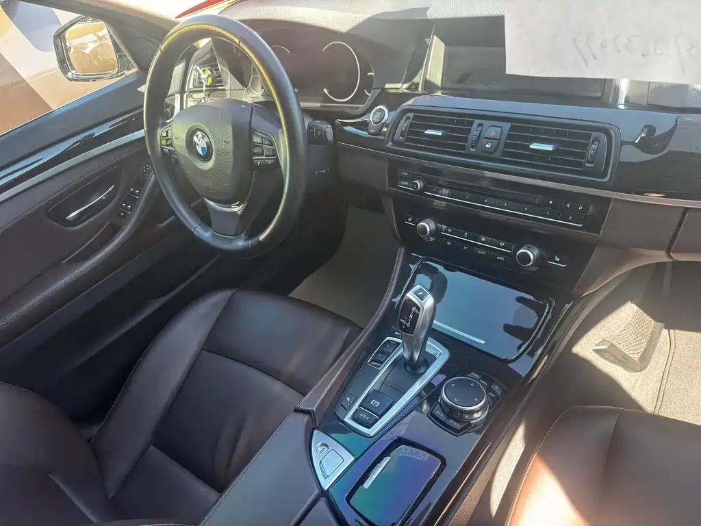 BMW 5 Series — миниатюра 10