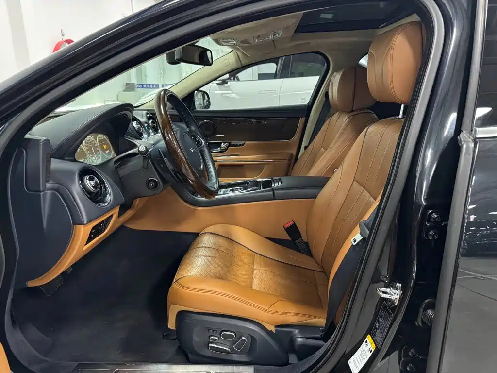 Jaguar XJ — миниатюра 7